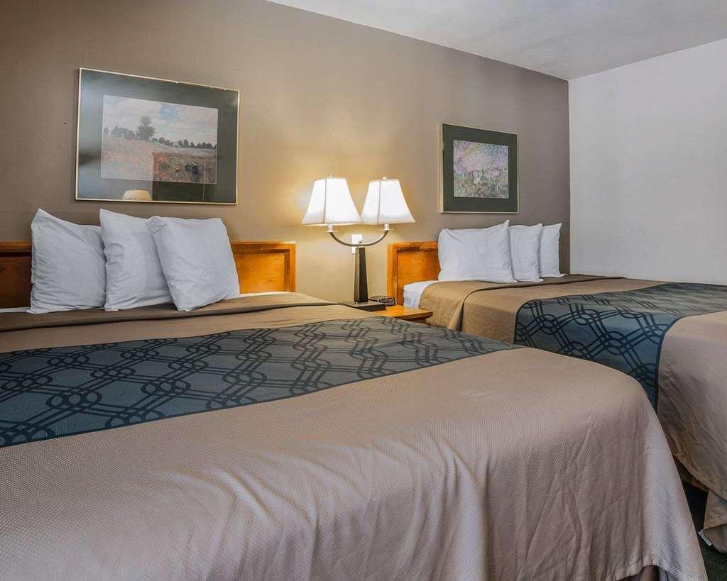 Econo Lodge Downtown Vernal Room photo